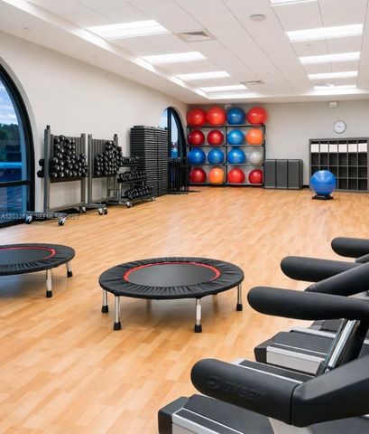 1000 W Island Boulevard 911, Aventura, FL 33160