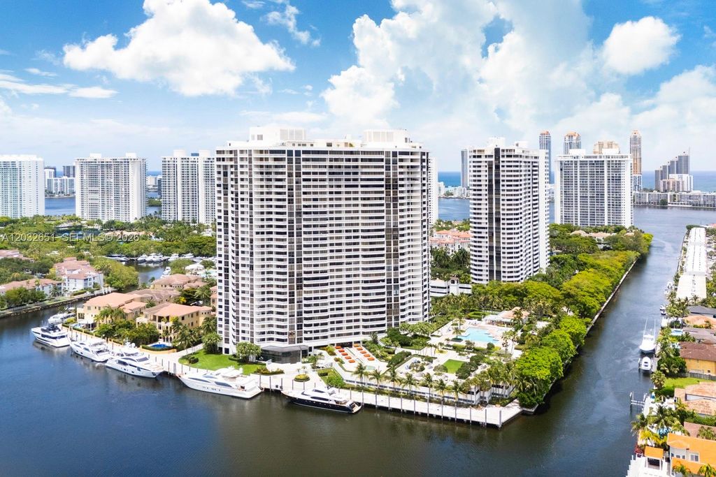 1000 W Island Boulevard 911, Aventura, FL 33160