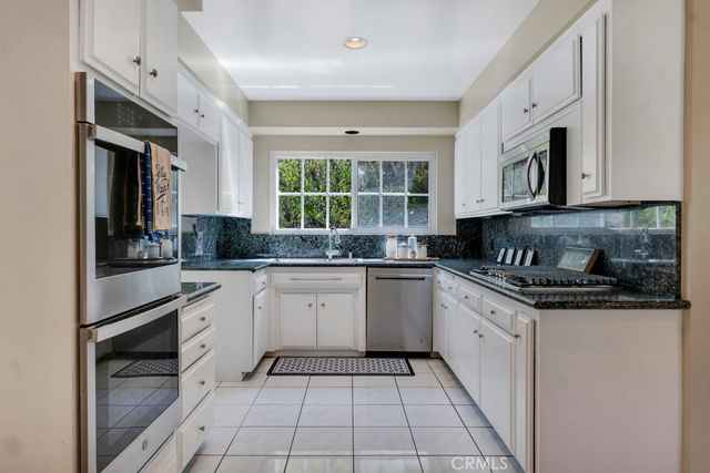 19615 Vintage Street, Northridge, CA 91324