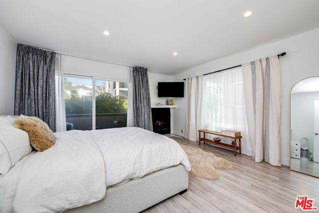 16 Quarterdeck Street 102, Marina Del Rey, CA 90292