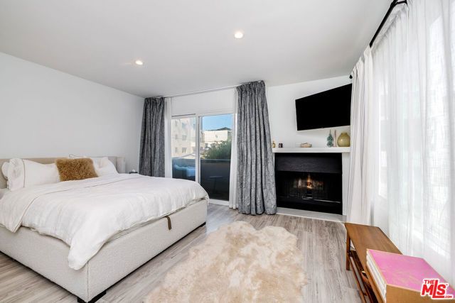 16 Quarterdeck Street 102, Marina Del Rey, CA 90292