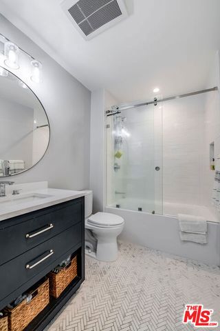 16 Quarterdeck Street 102, Marina Del Rey, CA 90292