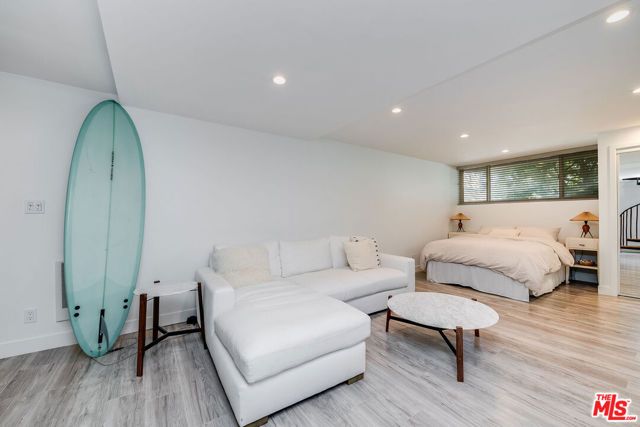 16 Quarterdeck Street 102, Marina Del Rey, CA 90292