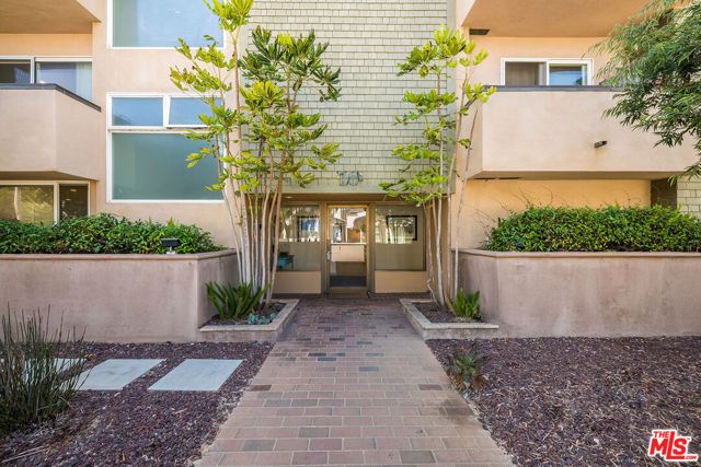 16 Quarterdeck Street 102, Marina Del Rey, CA 90292