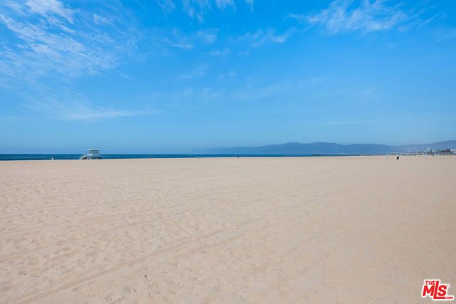 16 Quarterdeck Street 102, Marina Del Rey, CA 90292