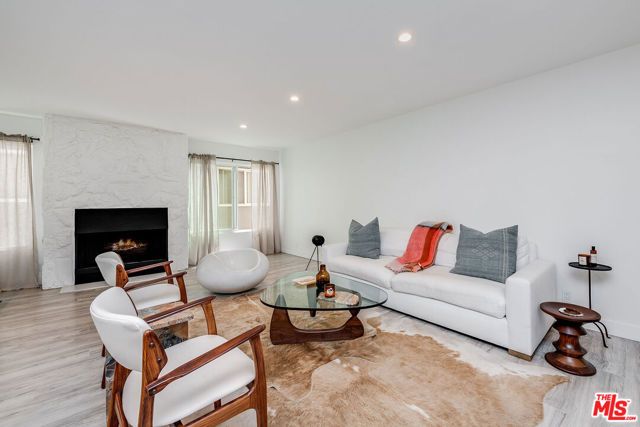 16 Quarterdeck Street 102, Marina Del Rey, CA 90292