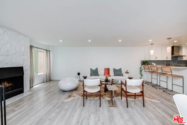 16 Quarterdeck Street 102, Marina Del Rey, CA 90292