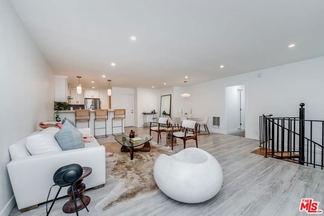 16 Quarterdeck Street 102, Marina Del Rey, CA 90292