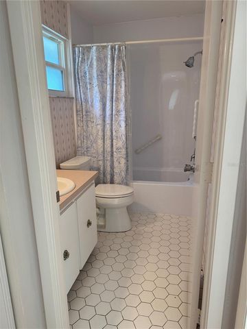 3957 LAKESIDE WAY 143, Sarasota, FL 34232