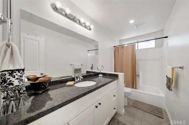 1077 Santo Antonio 47, Colton, CA 92324