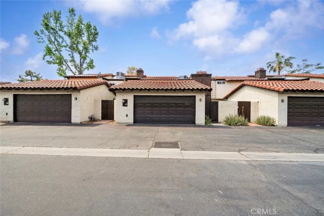 1077 Santo Antonio 47, Colton, CA 92324