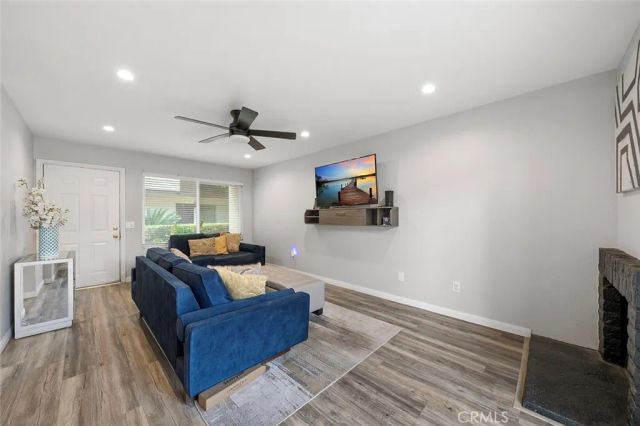 1077 Santo Antonio 47, Colton, CA 92324