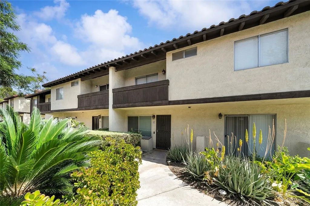 1077 Santo Antonio 47, Colton, CA 92324