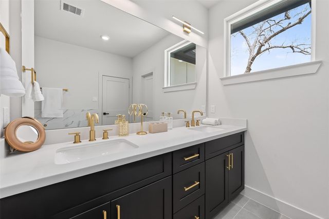 957 Highland Light Lane, Houston, TX 77091