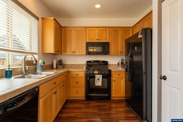 2371 Laura Vista Dr NW, Albany, OR 97321