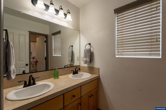 2371 Laura Vista Dr NW, Albany, OR 97321