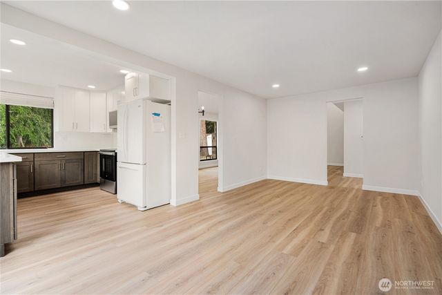 3216 171st Avenue NE, Bellevue, WA 98008