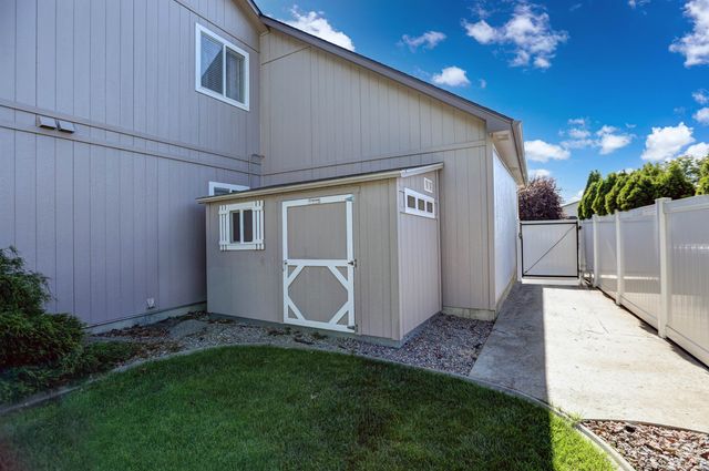 1621 S Rotchford Dr, Veradale, WA 99037