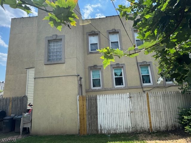 233 Malvern St, Newark City, NJ 07105