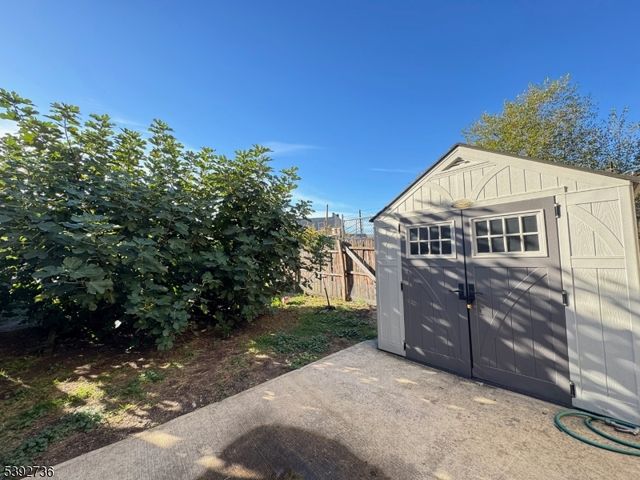 233 Malvern St, Newark City, NJ 07105