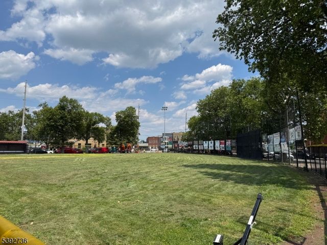 233 Malvern St, Newark City, NJ 07105