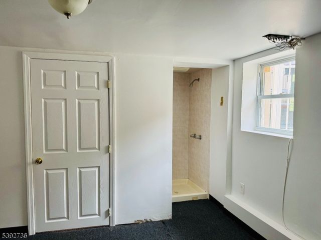 233 Malvern St, Newark City, NJ 07105