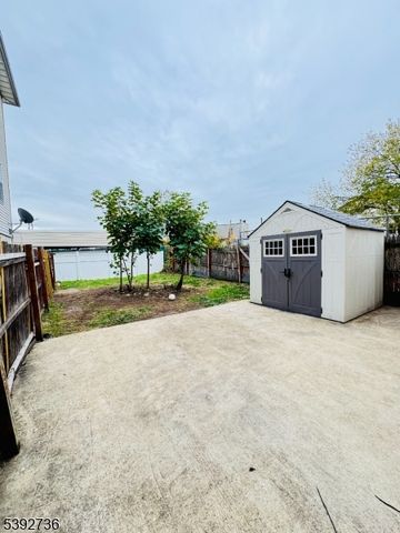 233 Malvern St, Newark City, NJ 07105