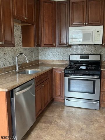 233 Malvern St, Newark City, NJ 07105