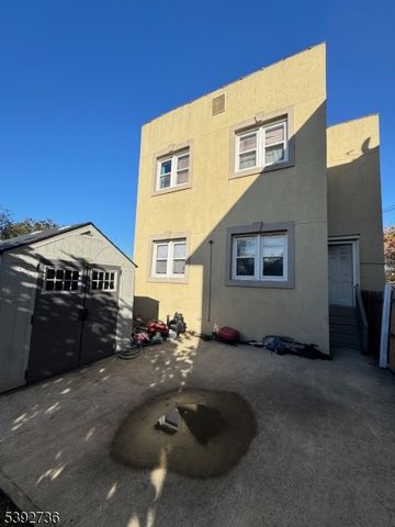 233 Malvern St, Newark City, NJ 07105