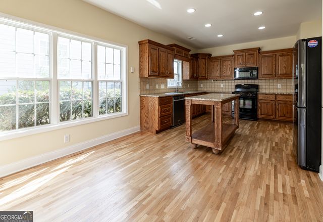 239 Blue Creek Lane, Loganville, GA 30052