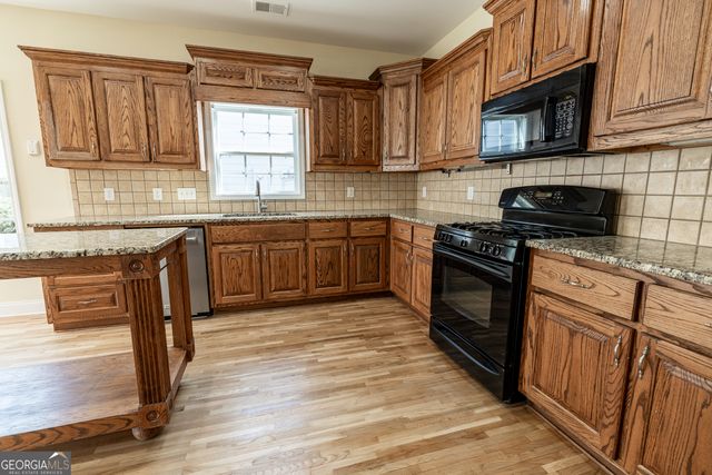 239 Blue Creek Lane, Loganville, GA 30052