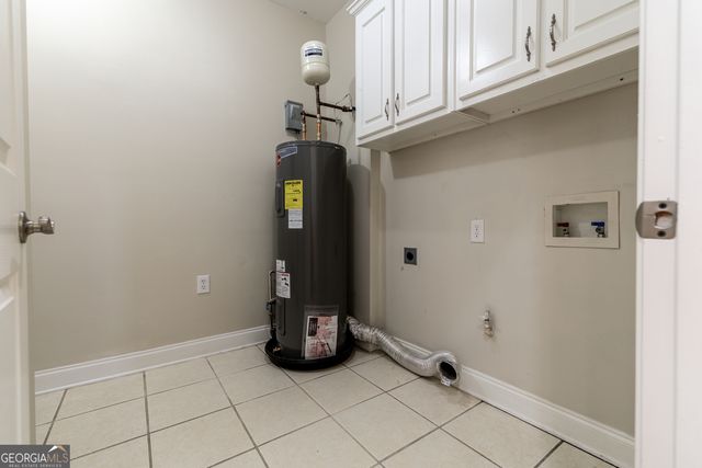 239 Blue Creek Lane, Loganville, GA 30052