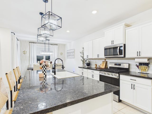 36810 N CAMARILLO Drive, San Tan Valley, AZ 85140