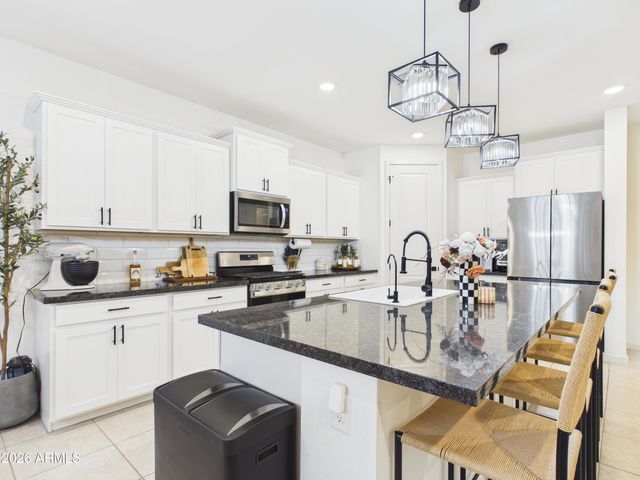 36810 N CAMARILLO Drive, San Tan Valley, AZ 85140