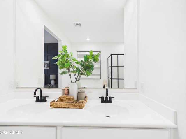 36810 N CAMARILLO Drive, San Tan Valley, AZ 85140