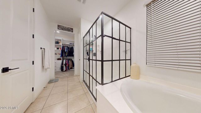 36810 N CAMARILLO Drive, San Tan Valley, AZ 85140