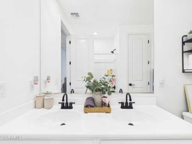 36810 N CAMARILLO Drive, San Tan Valley, AZ 85140