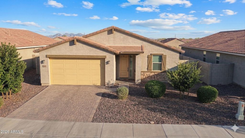 36810 N CAMARILLO Drive, San Tan Valley, AZ 85140