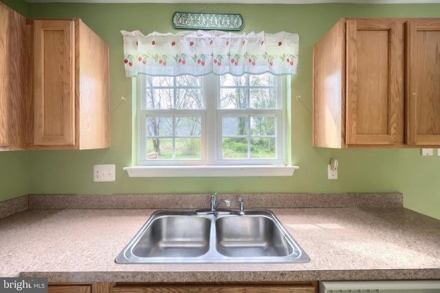 264 COUNTRY RIDGE DR, Red Lion, PA 17356