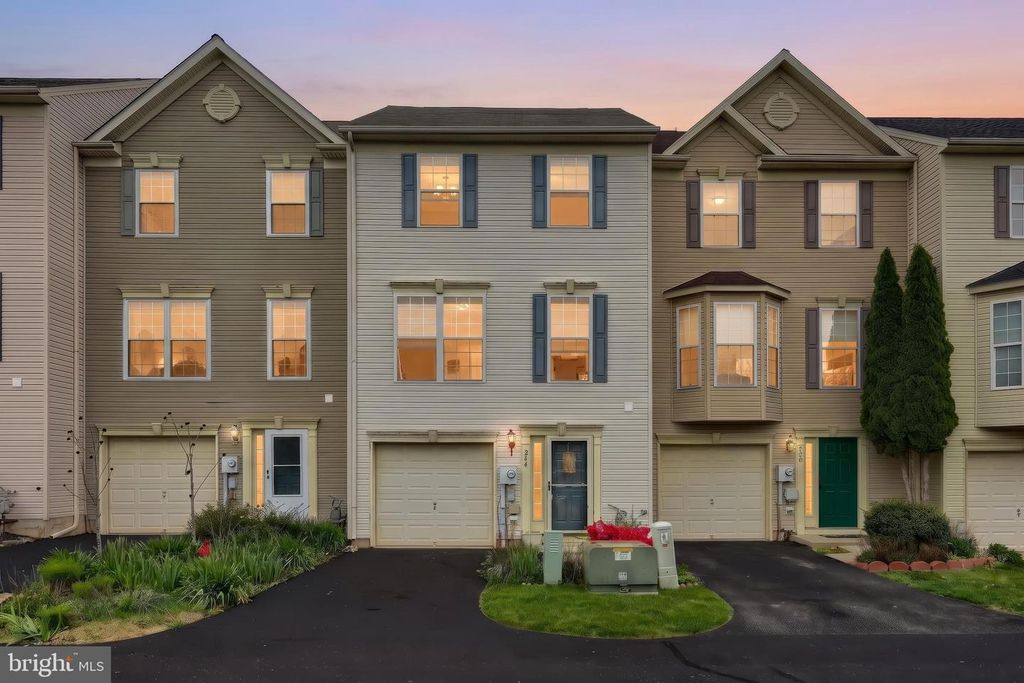 264 COUNTRY RIDGE DR, Red Lion, PA 17356