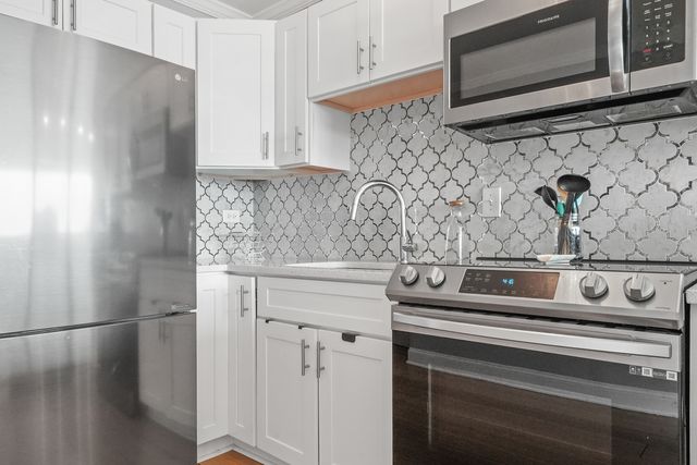 2 E Erie Street 2806, Chicago, IL 60611