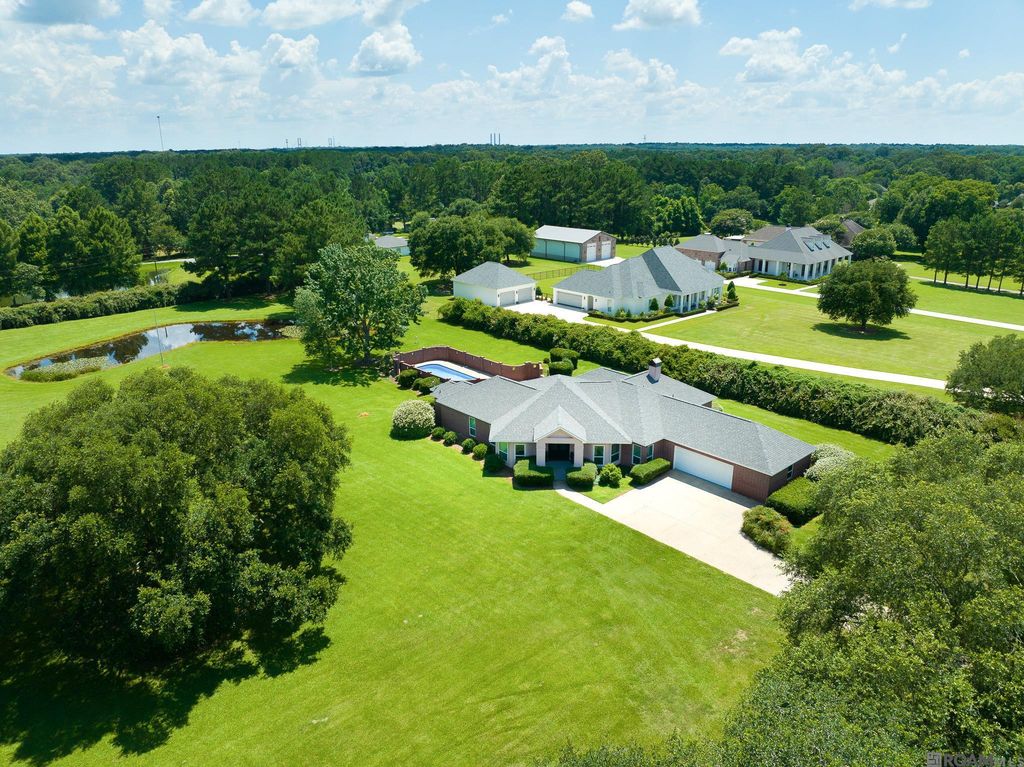 12182 Indigo Dr, St Francisville, LA 70775