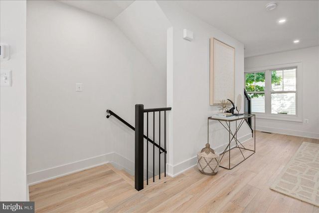 915 N IRVING ST, Arlington, VA 22201