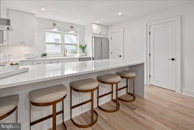 915 N IRVING ST, Arlington, VA 22201