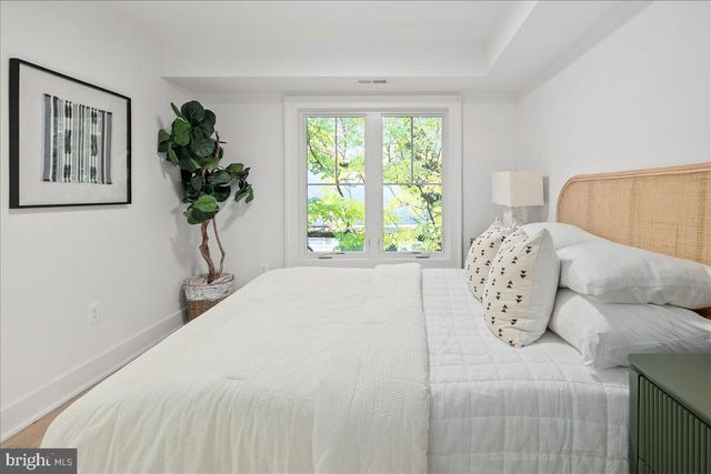 915 N IRVING ST, Arlington, VA 22201