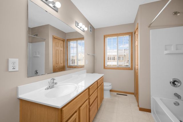 4901 Bisset Lane, Inver Grove Heights, MN 55076