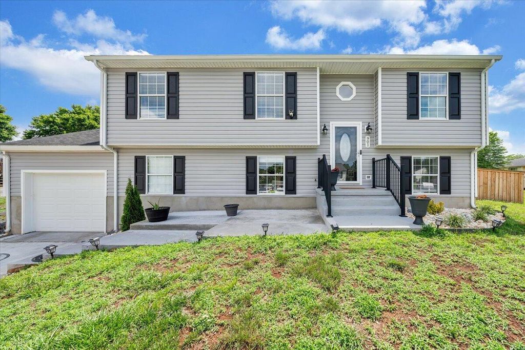 901 Samantha CIR, Roanoke, VA 24019