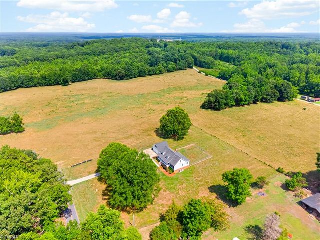 5963 Southrock Street, Seagrove, NC 27341