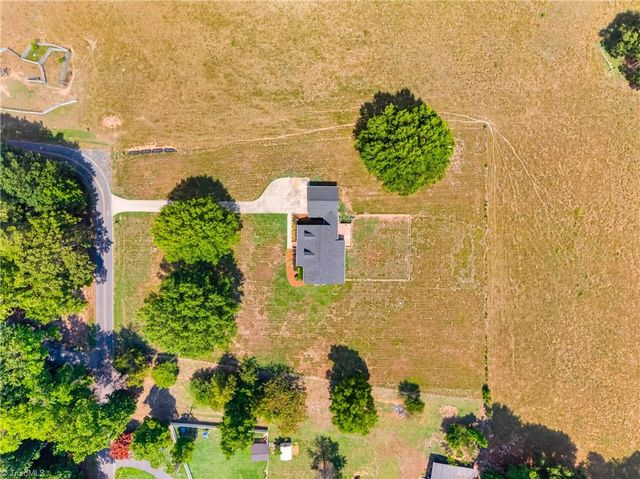5963 Southrock Street, Seagrove, NC 27341