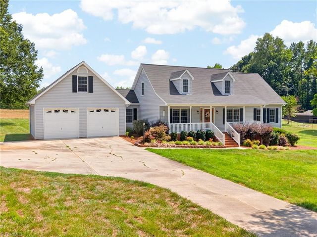 5963 Southrock Street, Seagrove, NC 27341